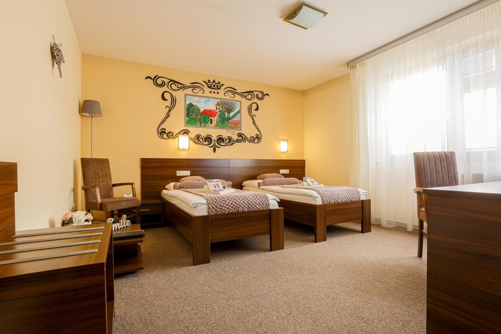 Grand Hotel Senica, Garni Exteriör bild