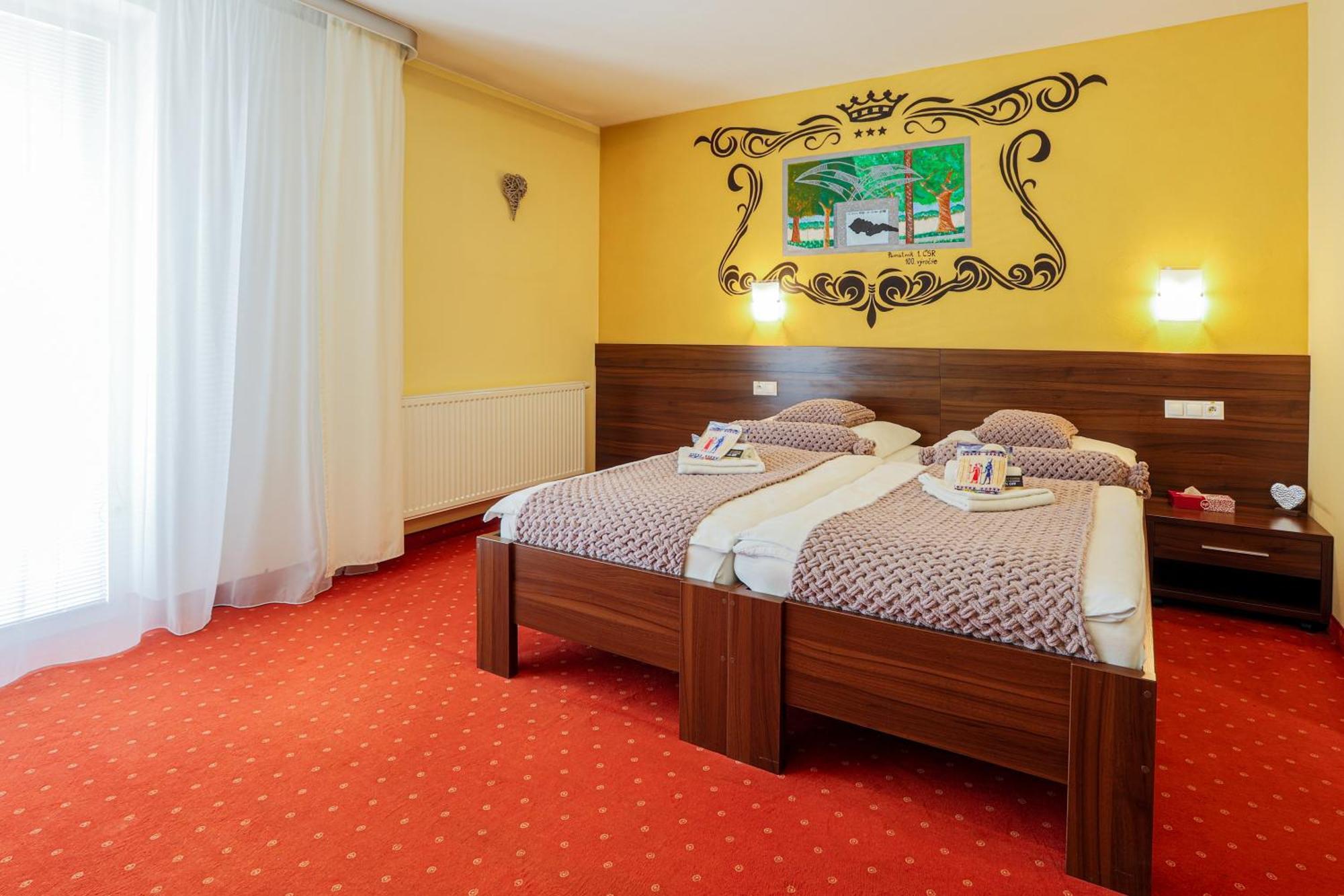 Grand Hotel Senica, Garni Exteriör bild