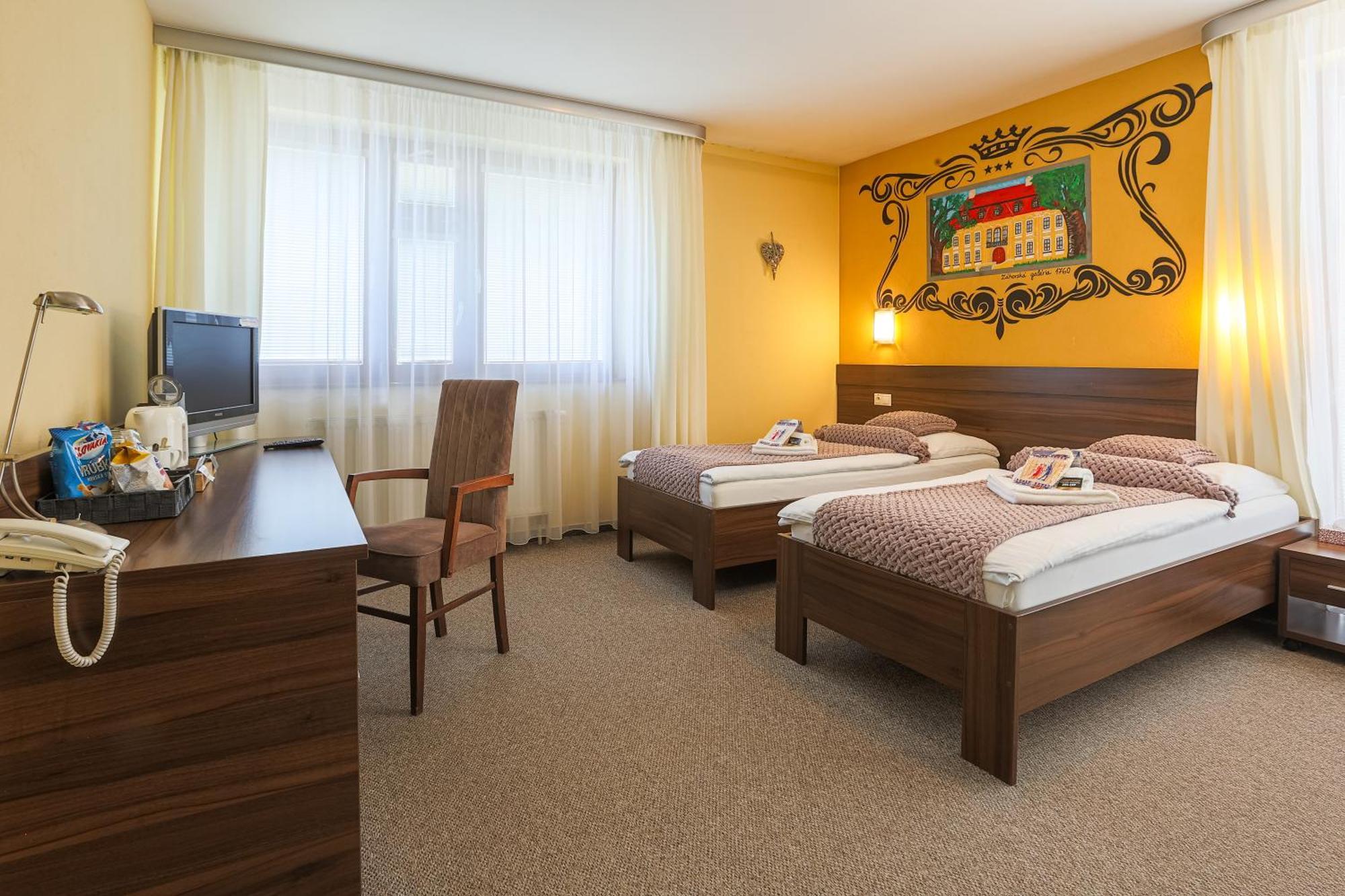 Grand Hotel Senica, Garni Exteriör bild
